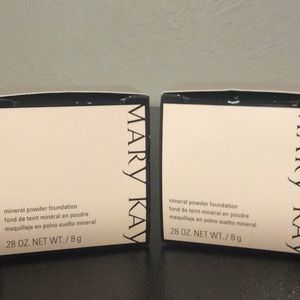 Mary Kay mineral powder foundation NEW